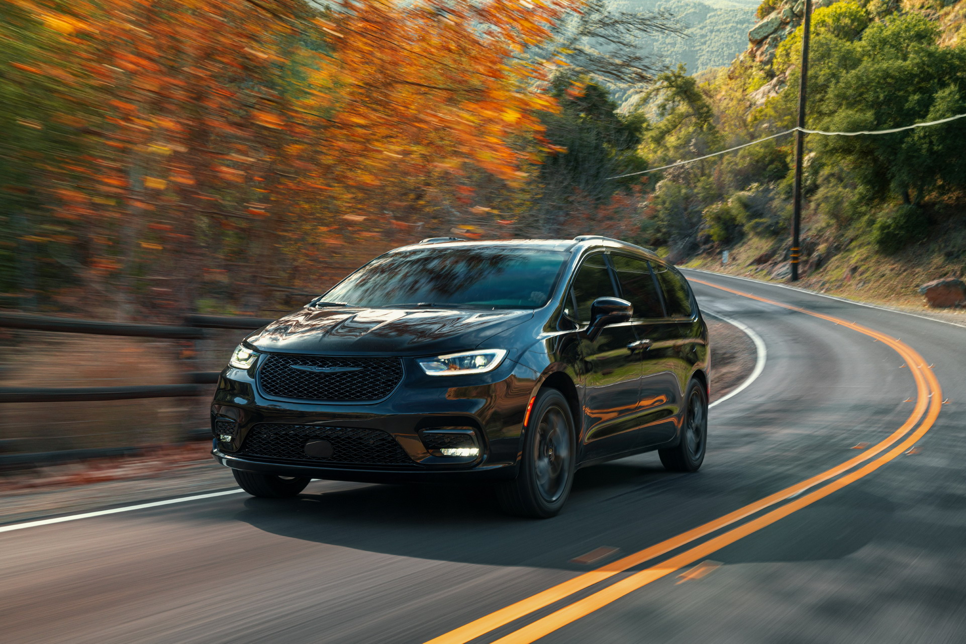 2021 Chrysler Pacifica Debuts With Fresh Looks AWD New U Connect And