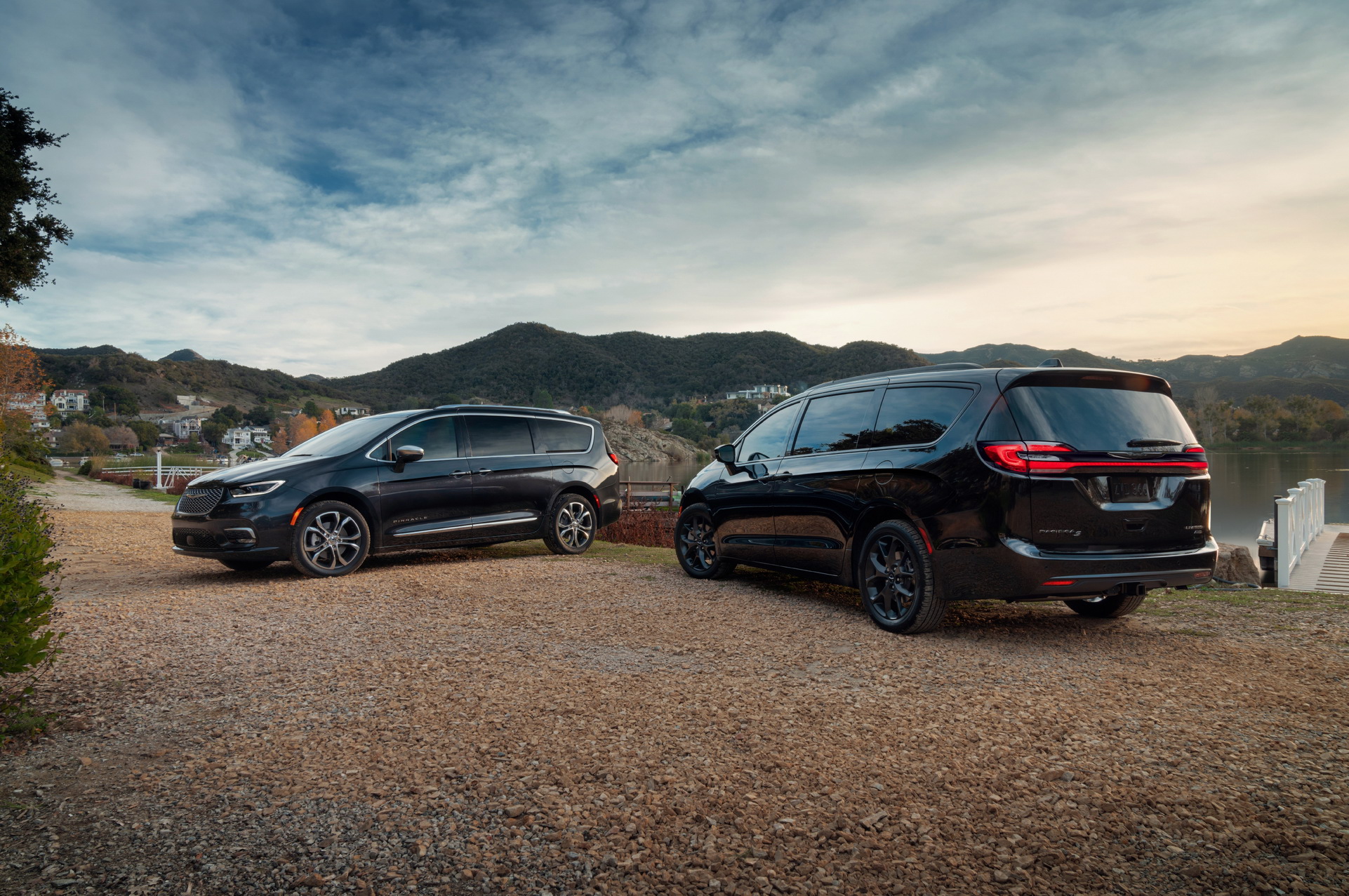 Chrysler Pacifica Debuts With Fresh Looks Awd New U Connect And