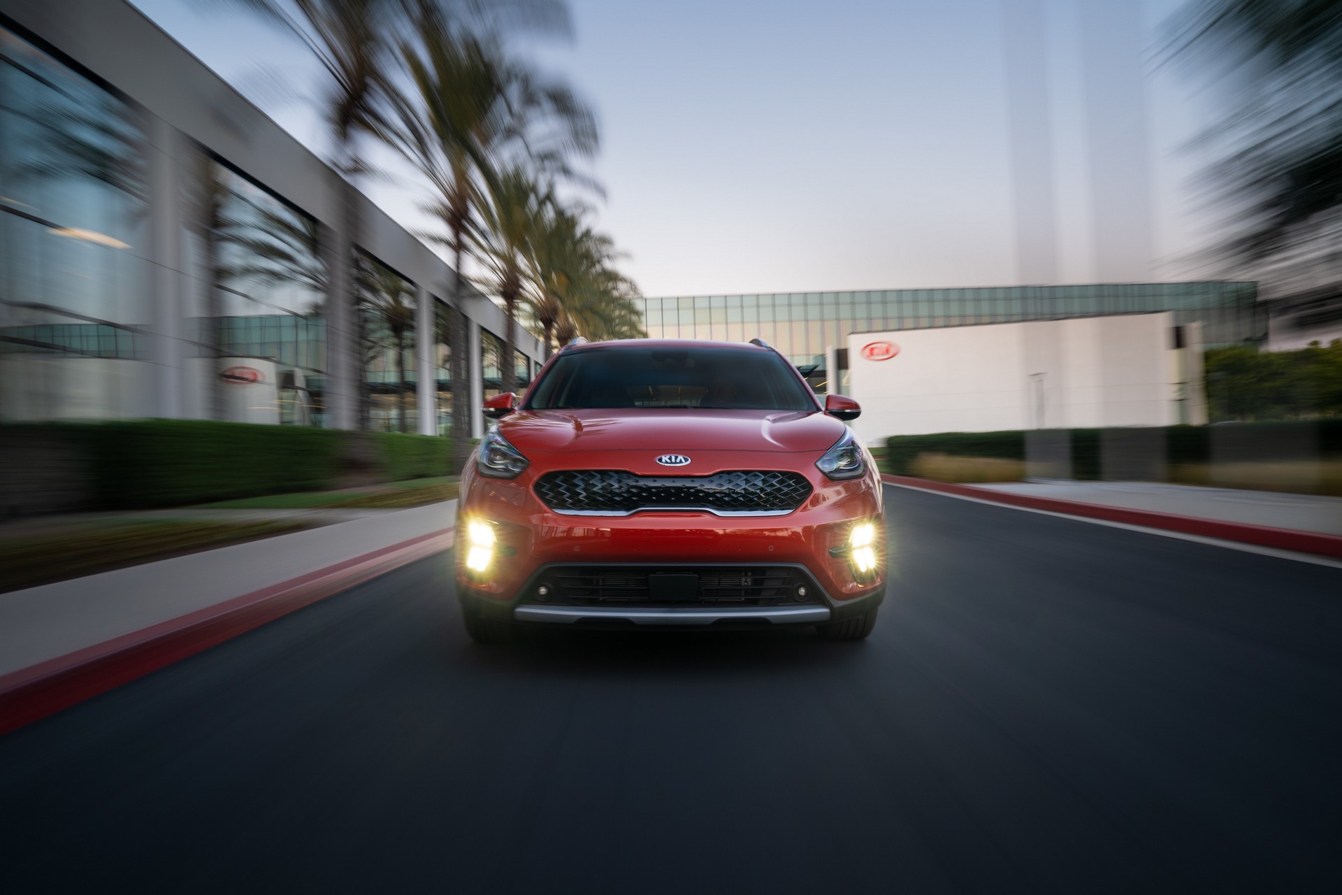 2021 Kia Niro Hybrid And Plug In Hybrid Arrive With New Tech Carscoops