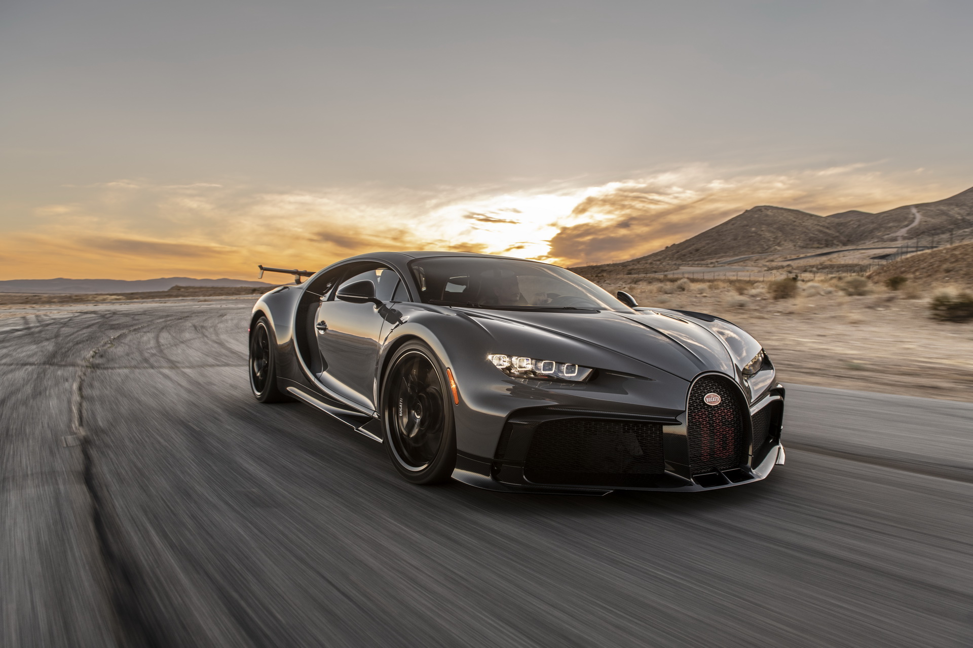 Bugatti Chiron Pur Sport Salutes America At Willow Springs Carscoops