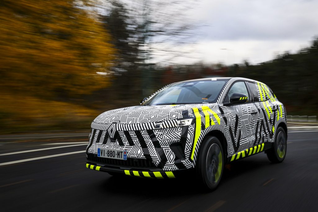 Renault Austral Shows Digital Cockpit In Official Sketch Carscoops