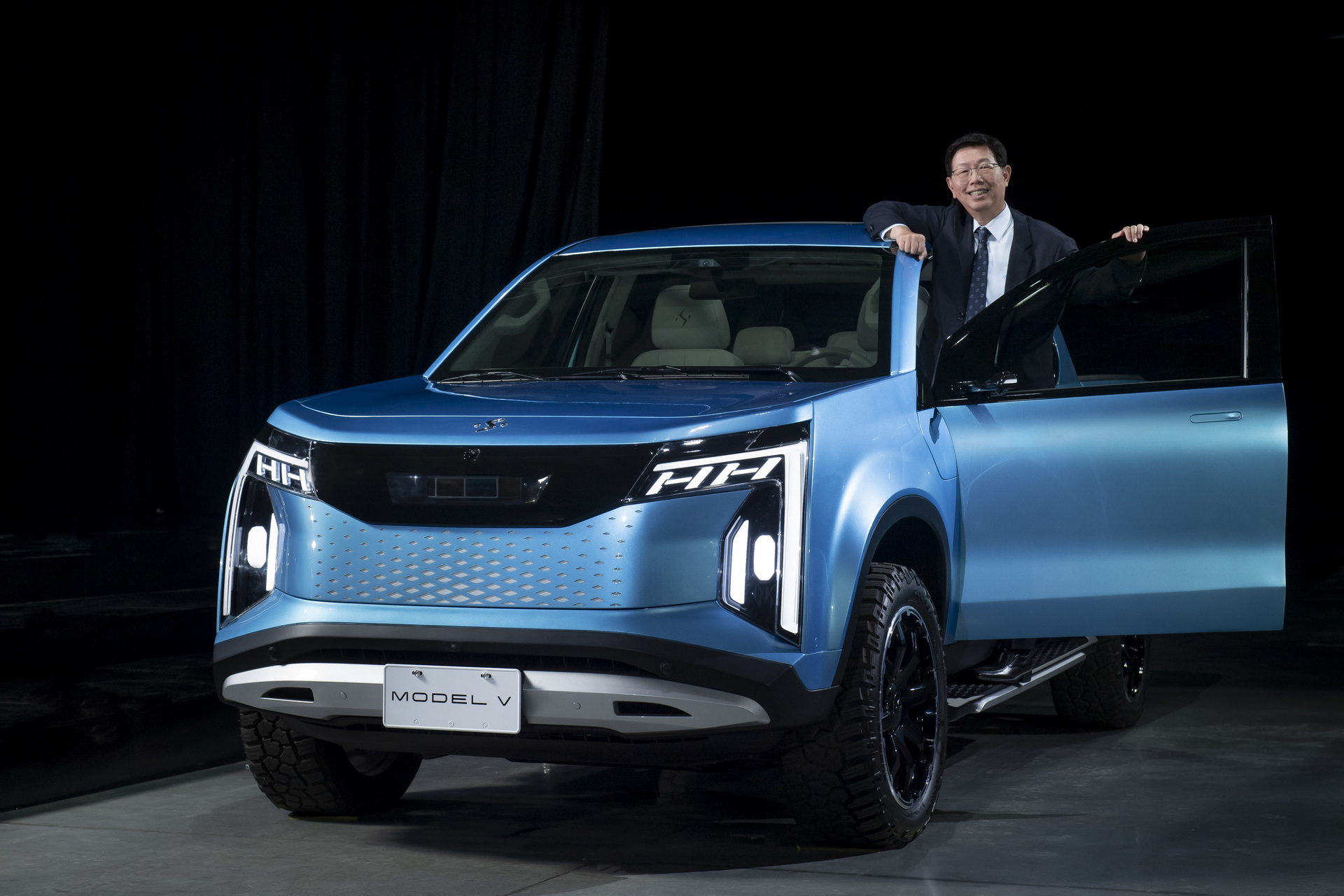 Foxconn Debuts Electric Model B Compact Suv And Model V Pickup