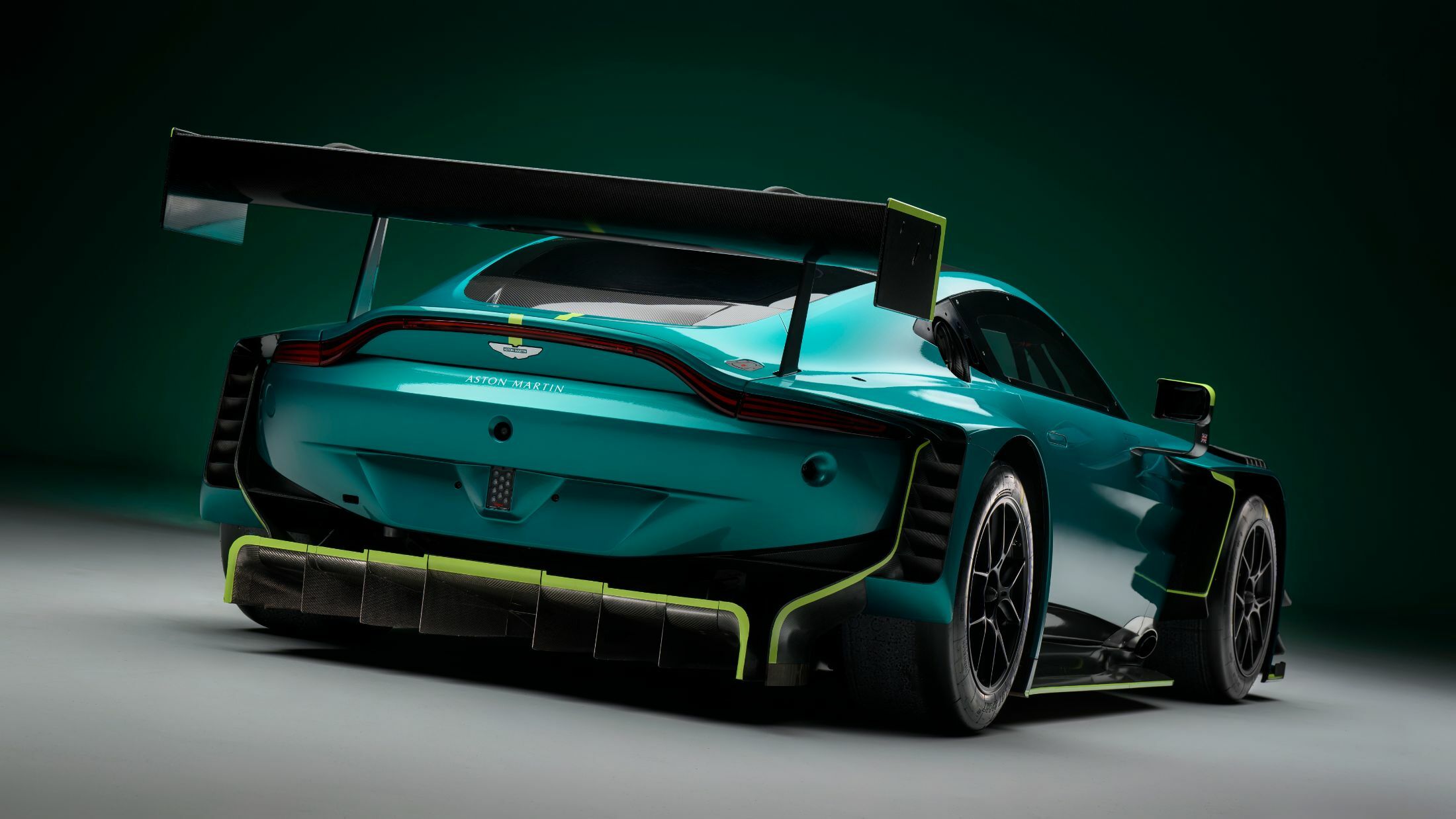 Aston Martin Unveils Sexy Vantage Gt Racer Alongside Amr F Single