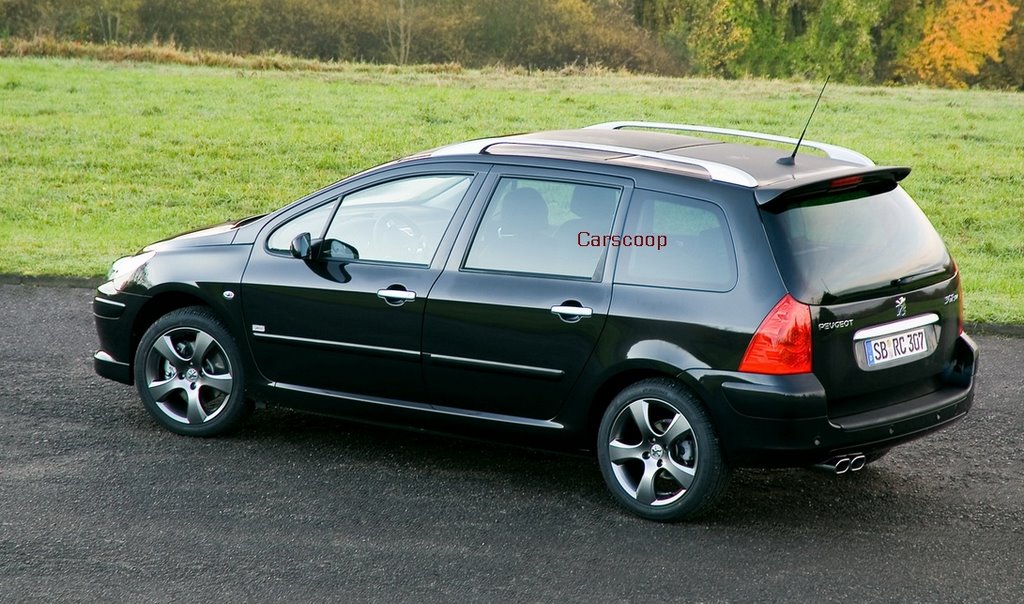 Car, Peugeot 307 SW hatchback, Lower middle-sized class, model year 2002-,  black, view into boot, technique/accessory, accessori Stock Photo - Alamy