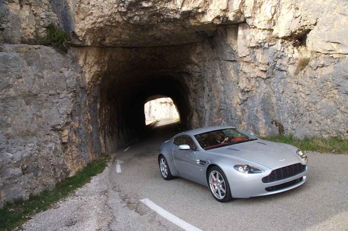 2009 Aston Martin V8 Vantage Gets a Power Boost | Carscoops