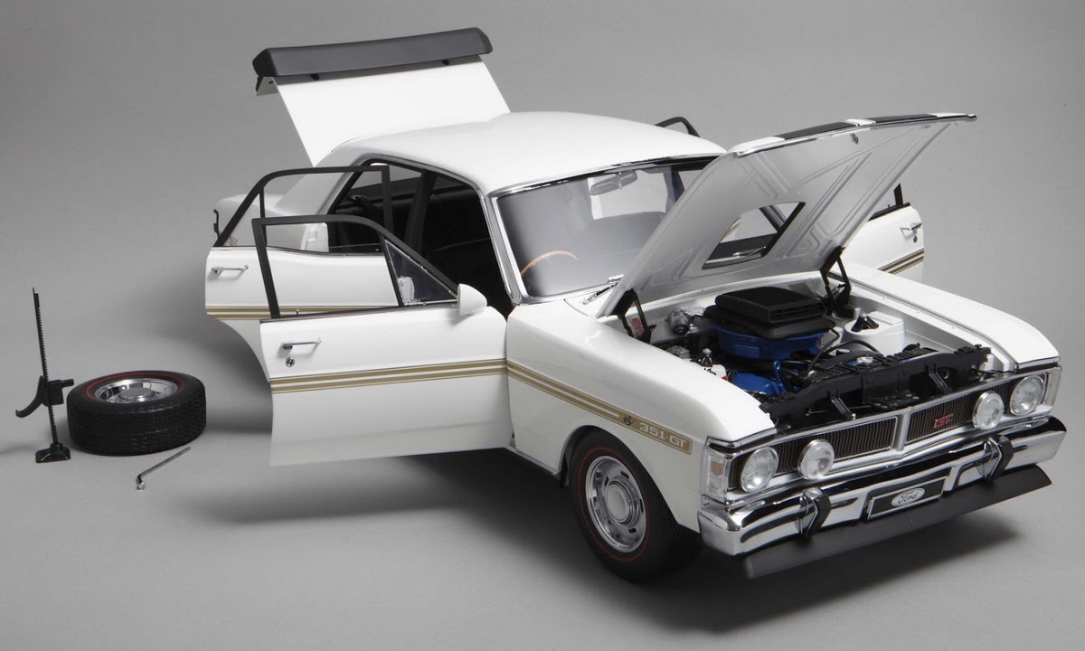 1971 Ford Falcon XY GTHO Phase 3: Giga 1/8th Scale Die-Cast Model 