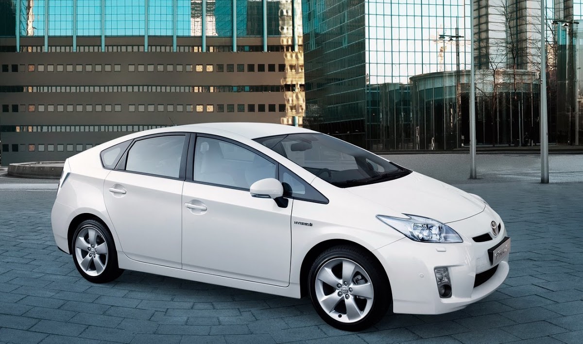 Toyota UK Keeps 2010 Prius III Prices at the Same Levels ...