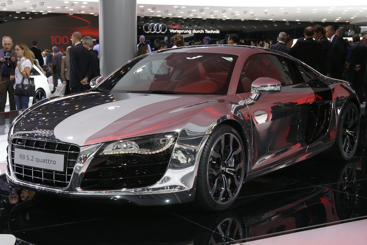 Audi Blinds the Frankfurt Crowds with Mirror Finish R8 5.2 FSI V10 ...