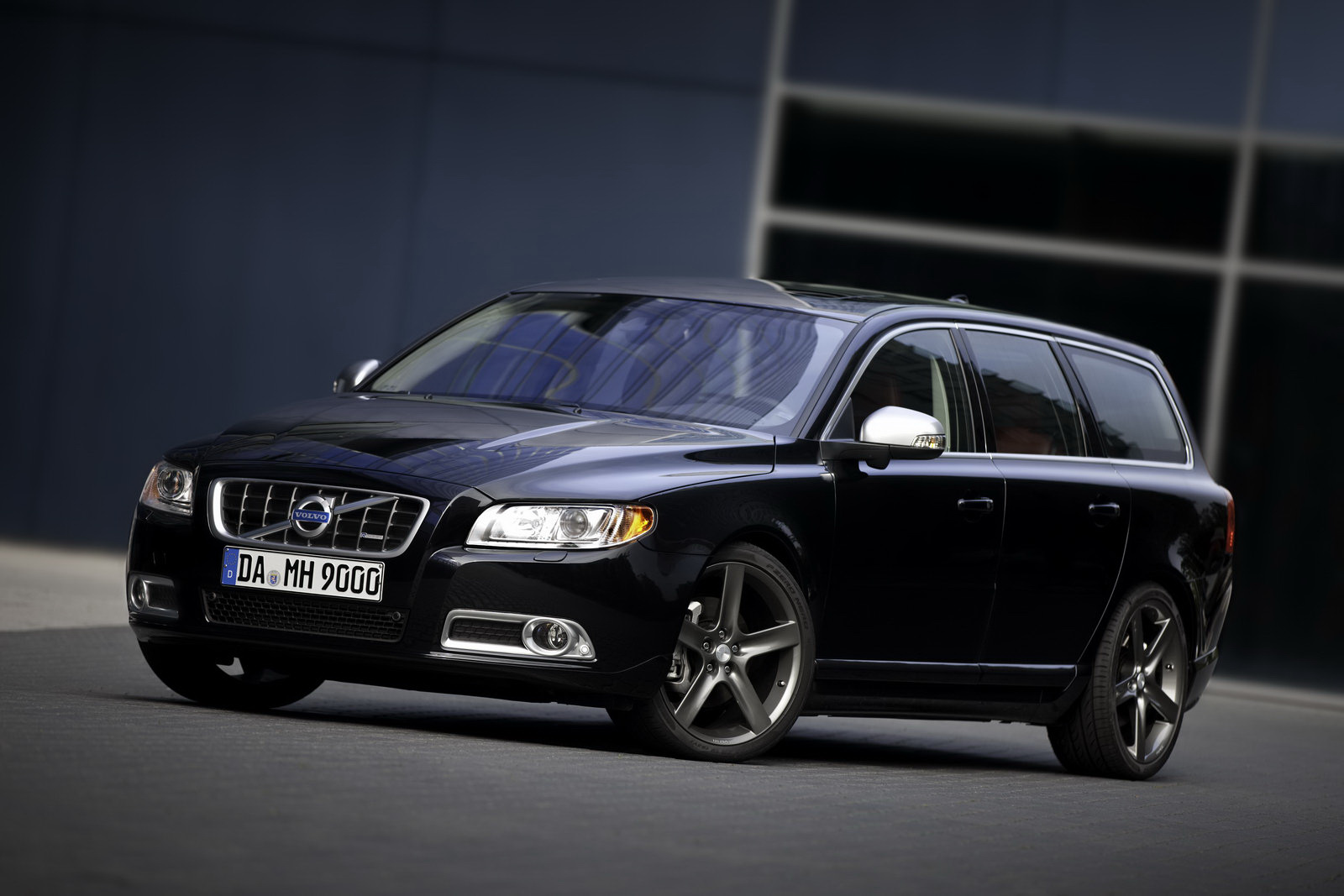 Limited Edition Volvo V70 T6 AWD R-Design with 325HP by Heico