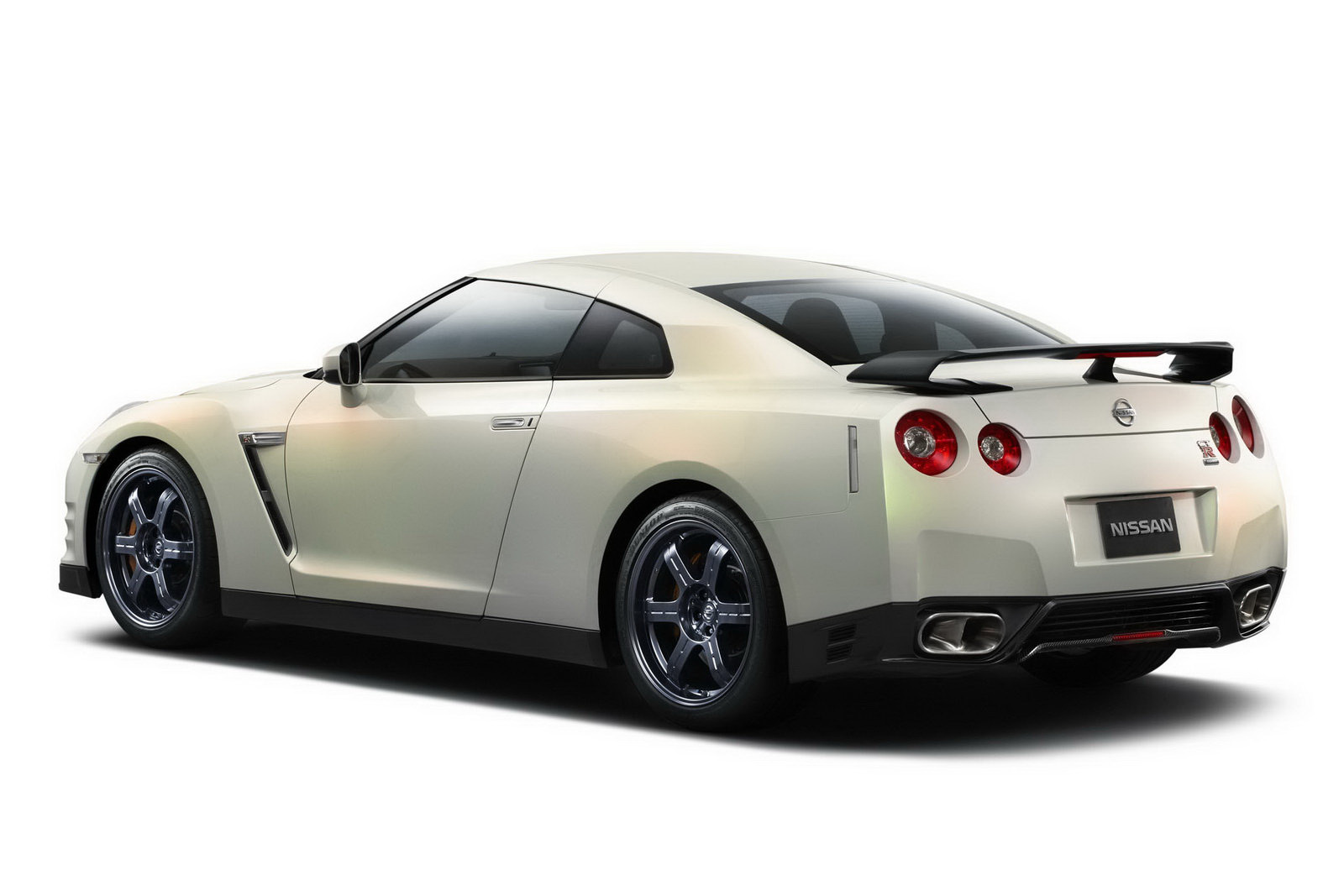 2011 Nissan GT-R EGOIST: Special Edition Caters to Luxury Seekers