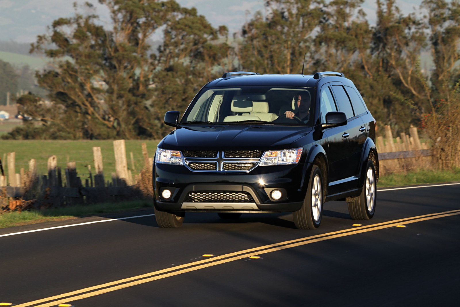 Fiat Freemont (Dodge Journey) Spares Father From Soccer-Mum Fate