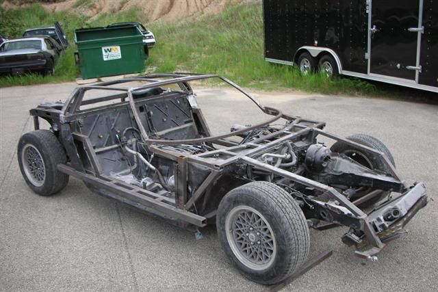 Man Turns Pontiac Fiero into an Amazing Replica of Lamborghini Miura ...