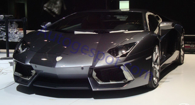  Lamborghini Aventador LP700-4: Live Shots from Geneva