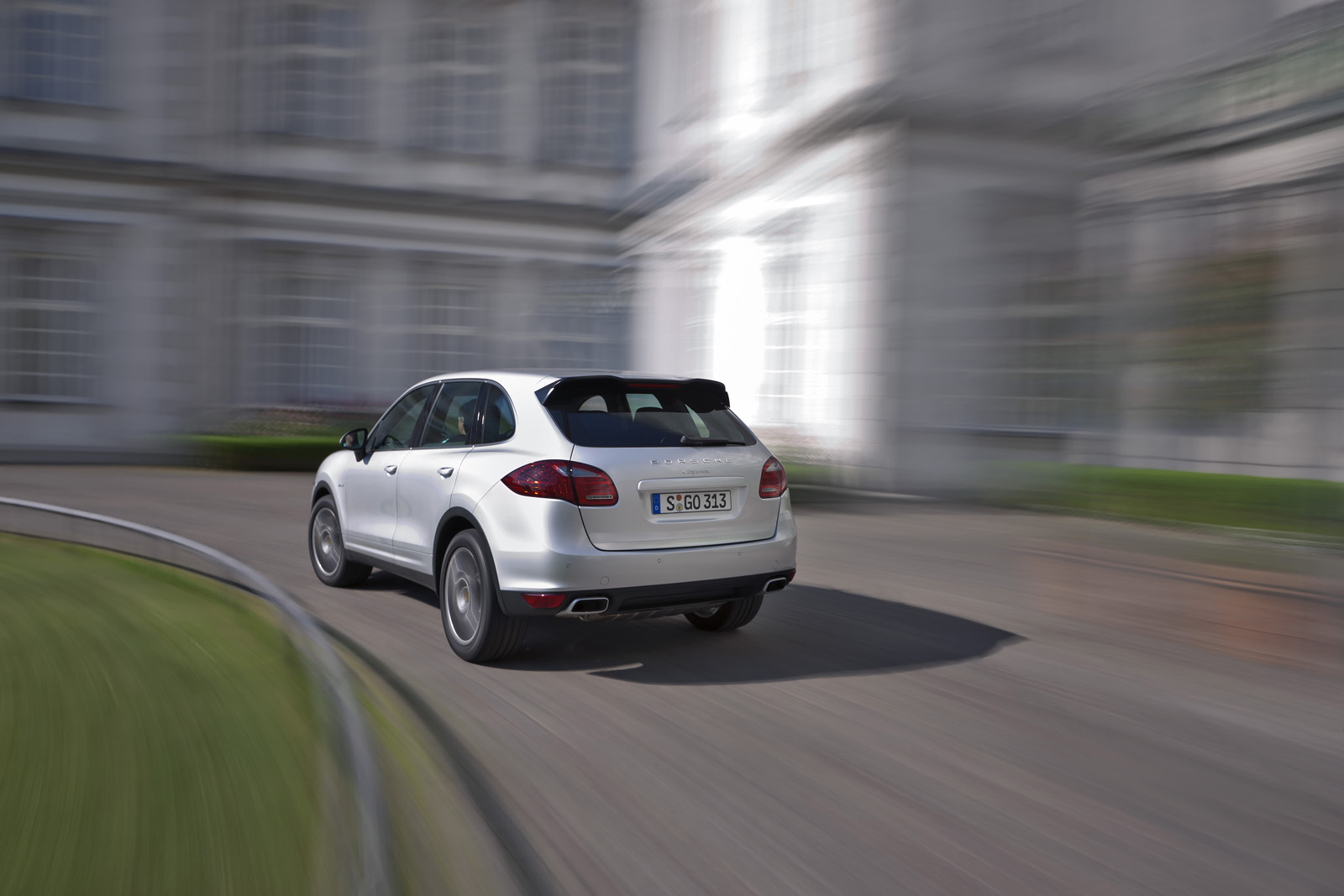 Минусы порше. Порше Кайен 2011 дизель. Porsche Cayenne Diesel. Порше Кайен бензин или дизель. Порше Кайен дизель или бензин что лучше.