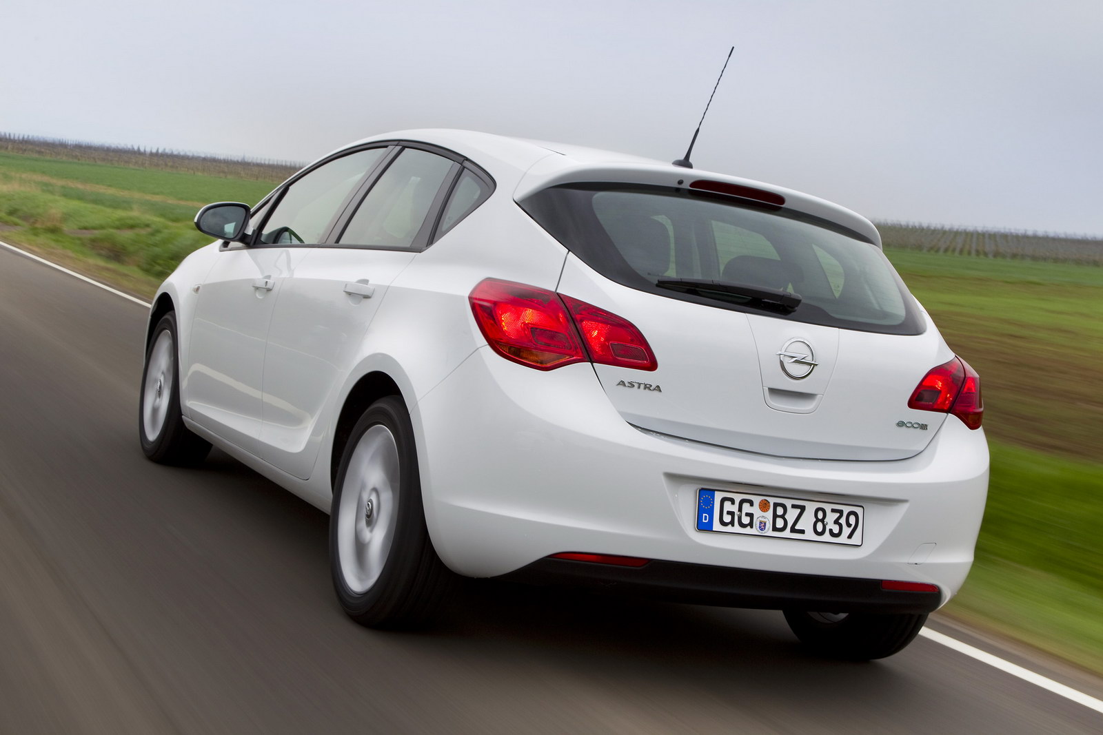 Opel Astra Hatchback 2011