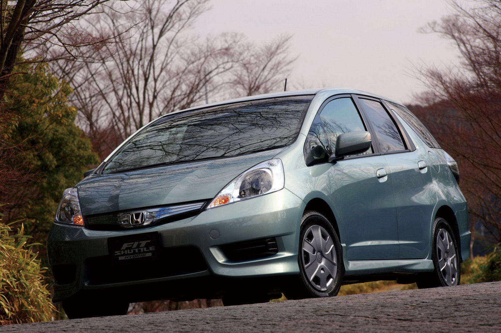 Спойлер honda fit shuttle