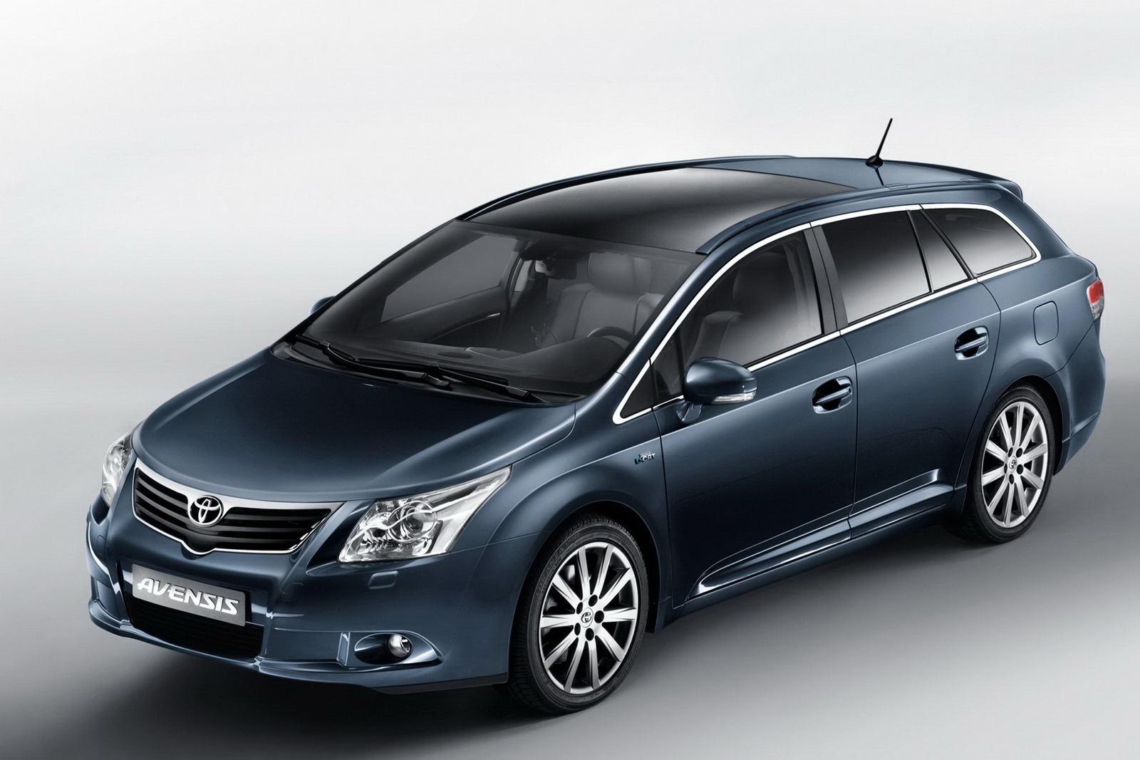 2012 Toyota Avensis Facelift Snagged Undisguised