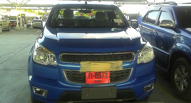  2013 Chevrolet Colorado Pickup Truck Caught Without Camo at Parking Lot