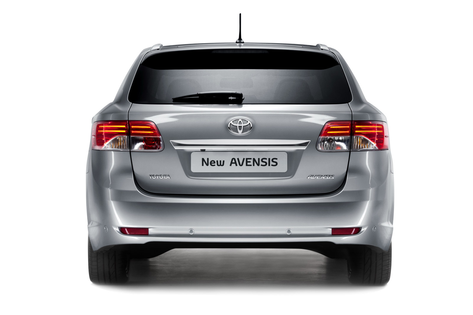 2012 Toyota Avensis Facelift Snagged Undisguised