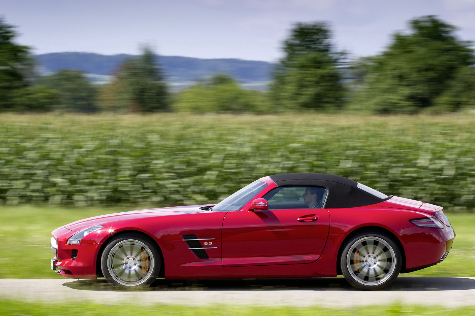 Mercedes SLS AMG Roadster Pink