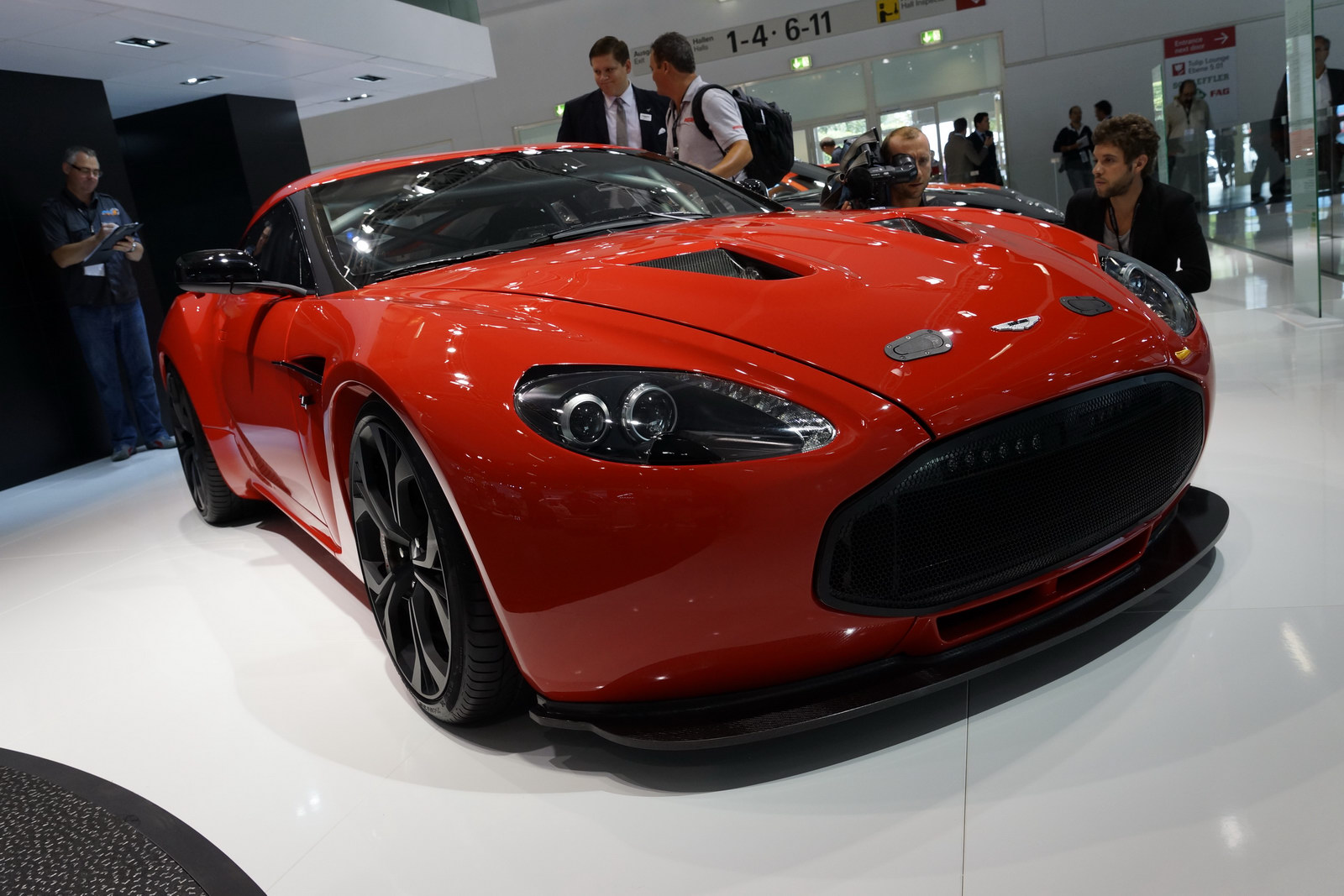 Машины франкфурт. Aston Martin Zagato 2012. Aston Martin v12 Zagato 2020. Aston Martin Zagato v10. Aston Martin v12 Zagato 2011-2012.