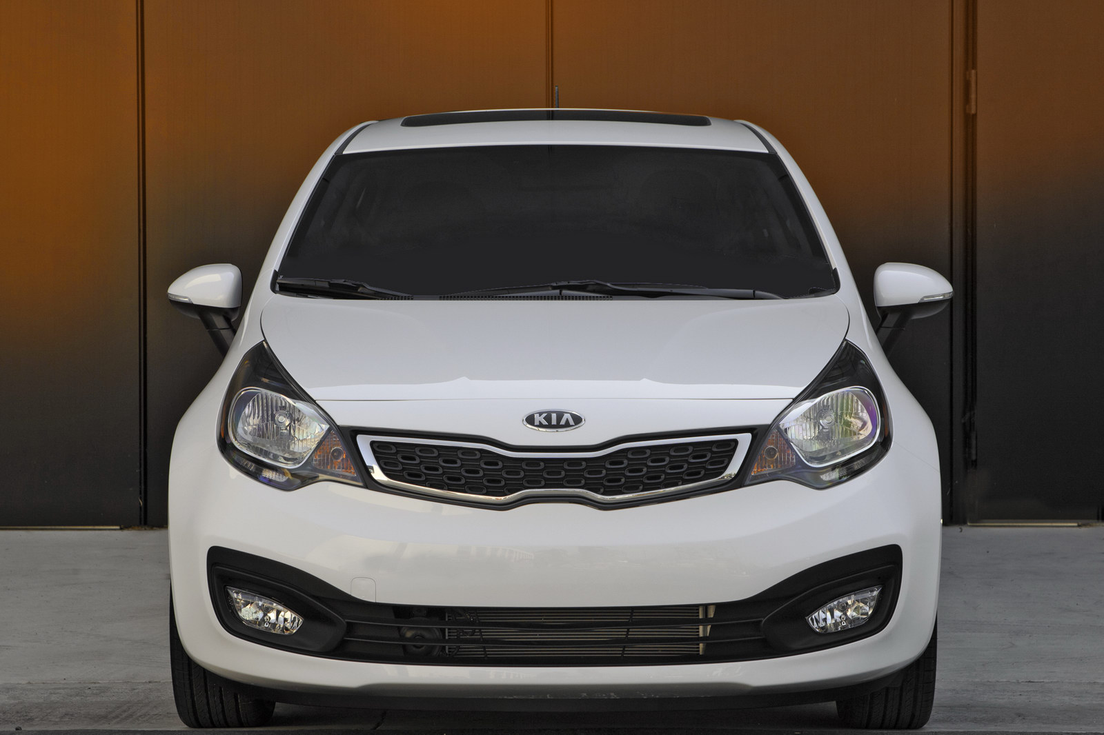 Kia Prices 12 Rio Sedan From 14 150 0 Lower Than The Hatchback Carscoops