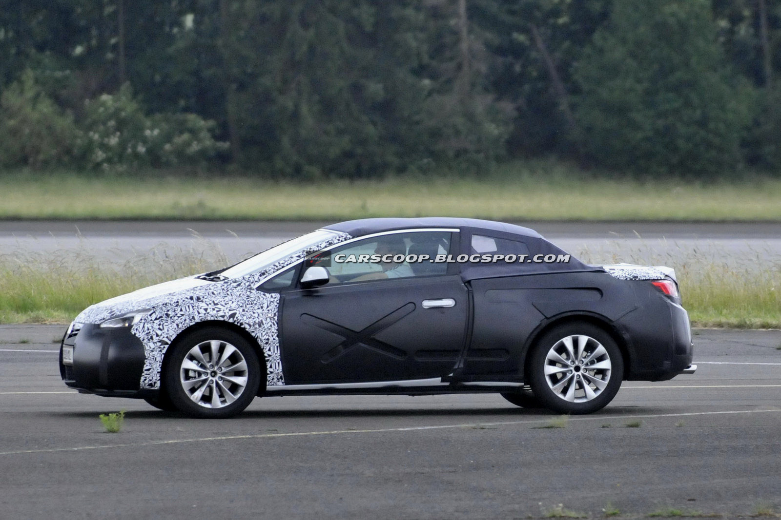 New Opel / Vauxhall Astra J Cabrio Spied - autoevolution