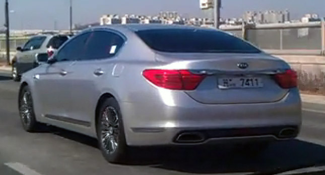  Surprise! New Kia K9 RWD Flagship Sedan Filmed Completely Uncovered