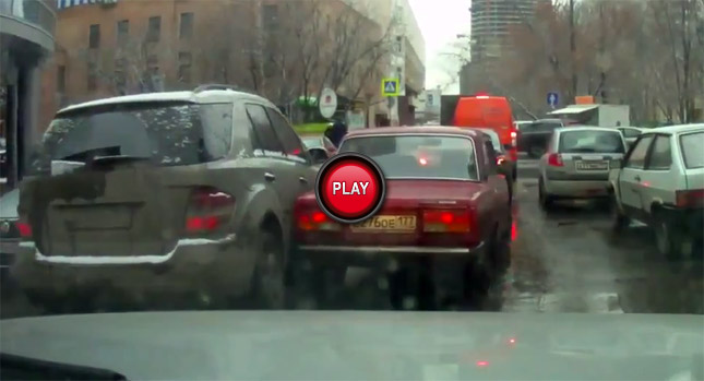  Mercedes-Benz ML Owner Nudges his Way Through Traffic