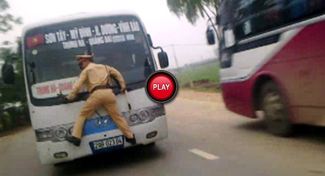  Vietnam Cop Holds on to Bus' Windshield Wipers as Driver Tries to Escape Ticket!