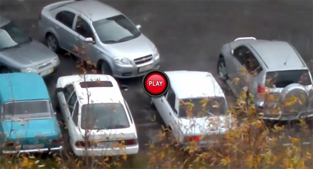  Lada Driver Loses it when he Finds a Chevrolet Aveo Blocking his Parking Space