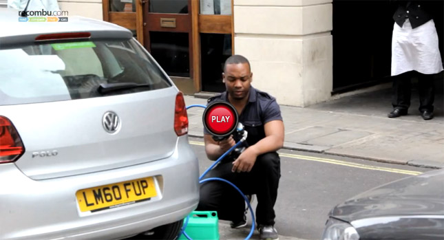  Londoner Steals Fuel from Car in all Sorts of Ways in Broad Daylight, No One Gives a Damn