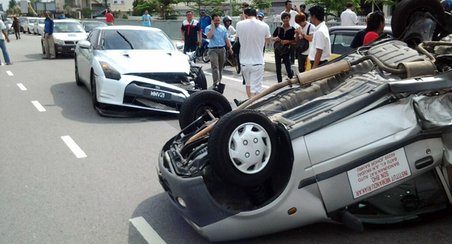  Nissan GT-R Gives L-Driver of a Perodua a Tough Crash Lesson in Malaysia