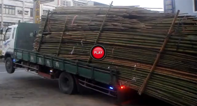  Watch How a Chinese Truck Driver Cuts Down on Delivery Costs