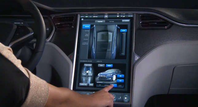 Ontmoedigen vuilnis heuvel Do You Really Need a 17-Inch Touchscreen Display in Your Car? Tesla Thinks  So... | Carscoops