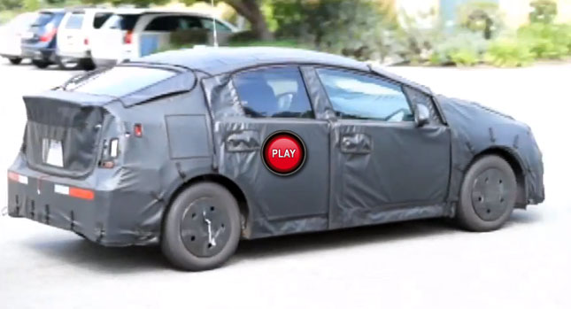  Scoop: 2015 Toyota Prius Hybrid Looks the Same on the Outside, Different Inside, or is it?