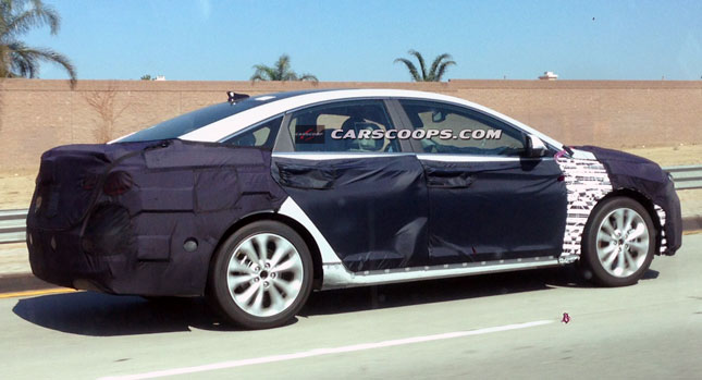  Mystery Scoop: Sedan Prototype Waiting to be Discovered, What Is It?