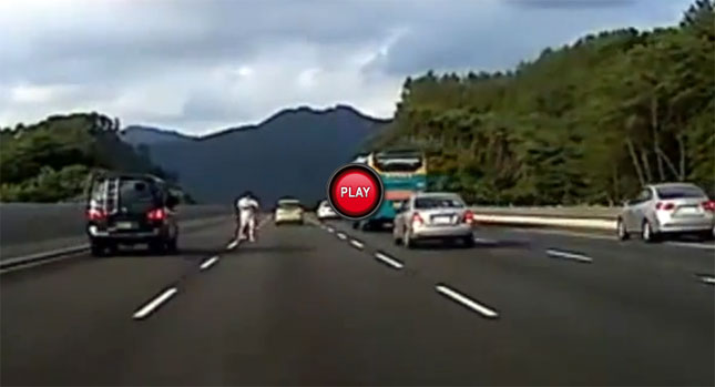  Oh My Roll! Woman Falls from Car on Korean Highway and Walks Away!