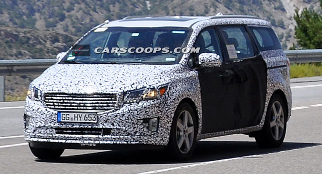  More Revealing Spy Shots of New Kia Sedona Minivan with Less Camo