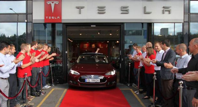  Tesla Announces First Customer Deliveries in Europe