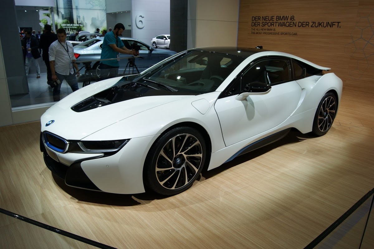New Bmw I8 Plug In Hybrid Is The Sports Car Of The Future 49 Photos 4 Videos Carscoops