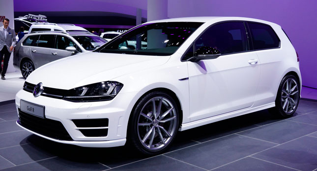  VW Golf R Revs Its 296HP Turbocharged Engine in Frankfurt