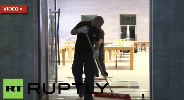  German Thieves Drive Car into Apple Store, Steal Christmas Presents