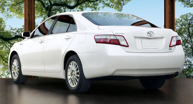  NHTSA Probing 30,000 Toyota Camry Hybrids Over Brake Malfunctions