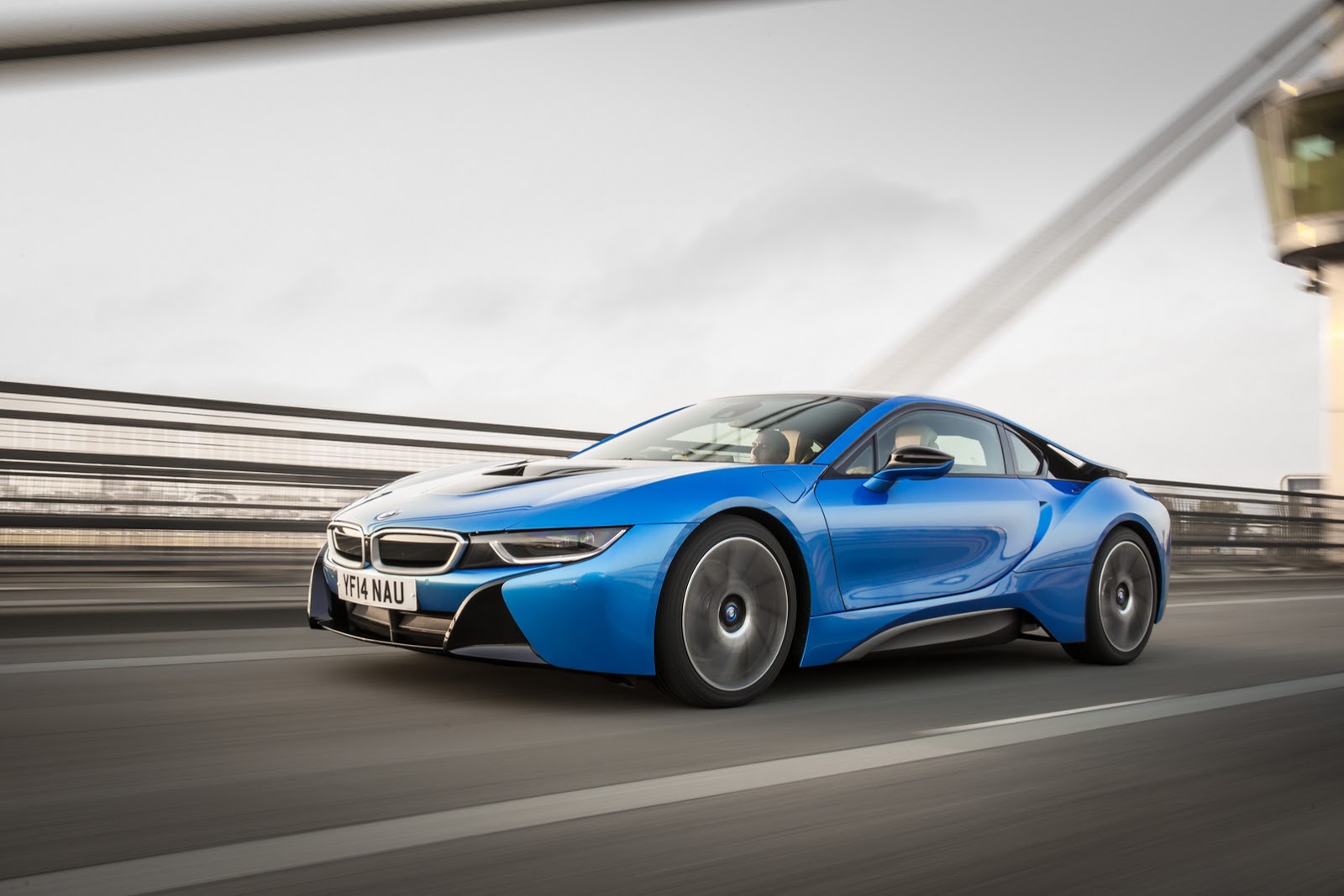 2015 BMW i8 Review - Supercar for Environmentalists
