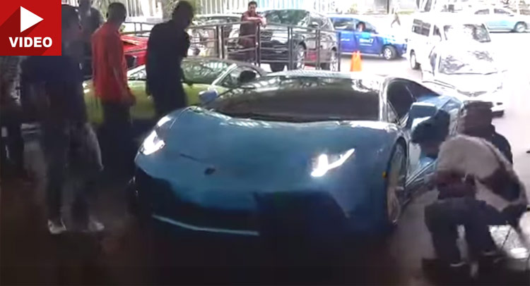  Lamborghini Aventador is Having Clearance Issues