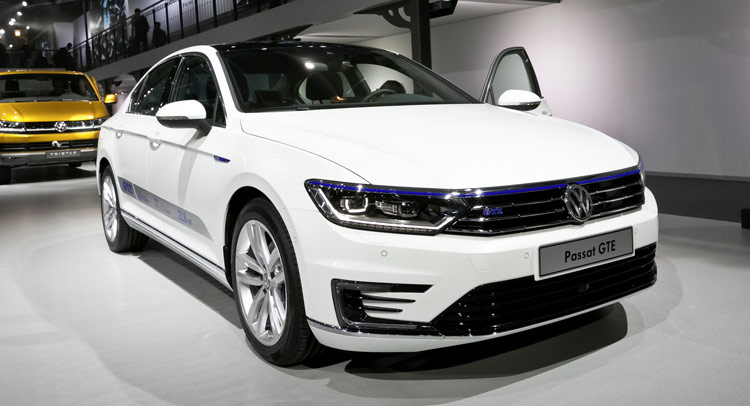  VW Passat GTE Joins Plug-In Hybrids Club in Paris