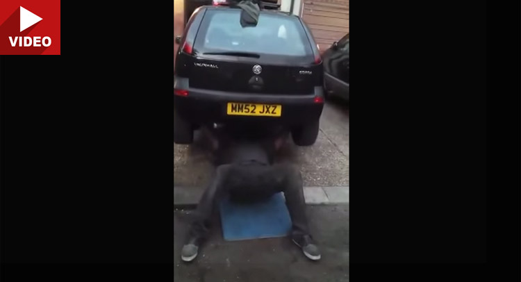  Man Mistakes Corsa for a Barbell