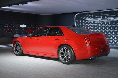 Chrysler 300 Revamped, Gains New 8-Speed Auto Gearbox, SRT Variant Axed ...