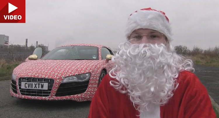  Ho ho ho: Youngsters Wrap Audi R8 with Christmas Paper, Practice Drifting Skills